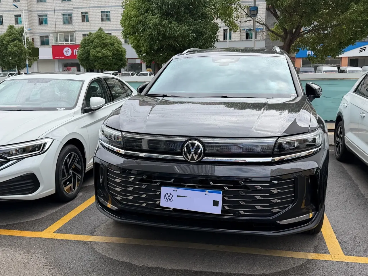 Volkswagen 2024 models 2.0TSI 380TSI 4-wheel luxury Pro 6-seat automatic gear 3