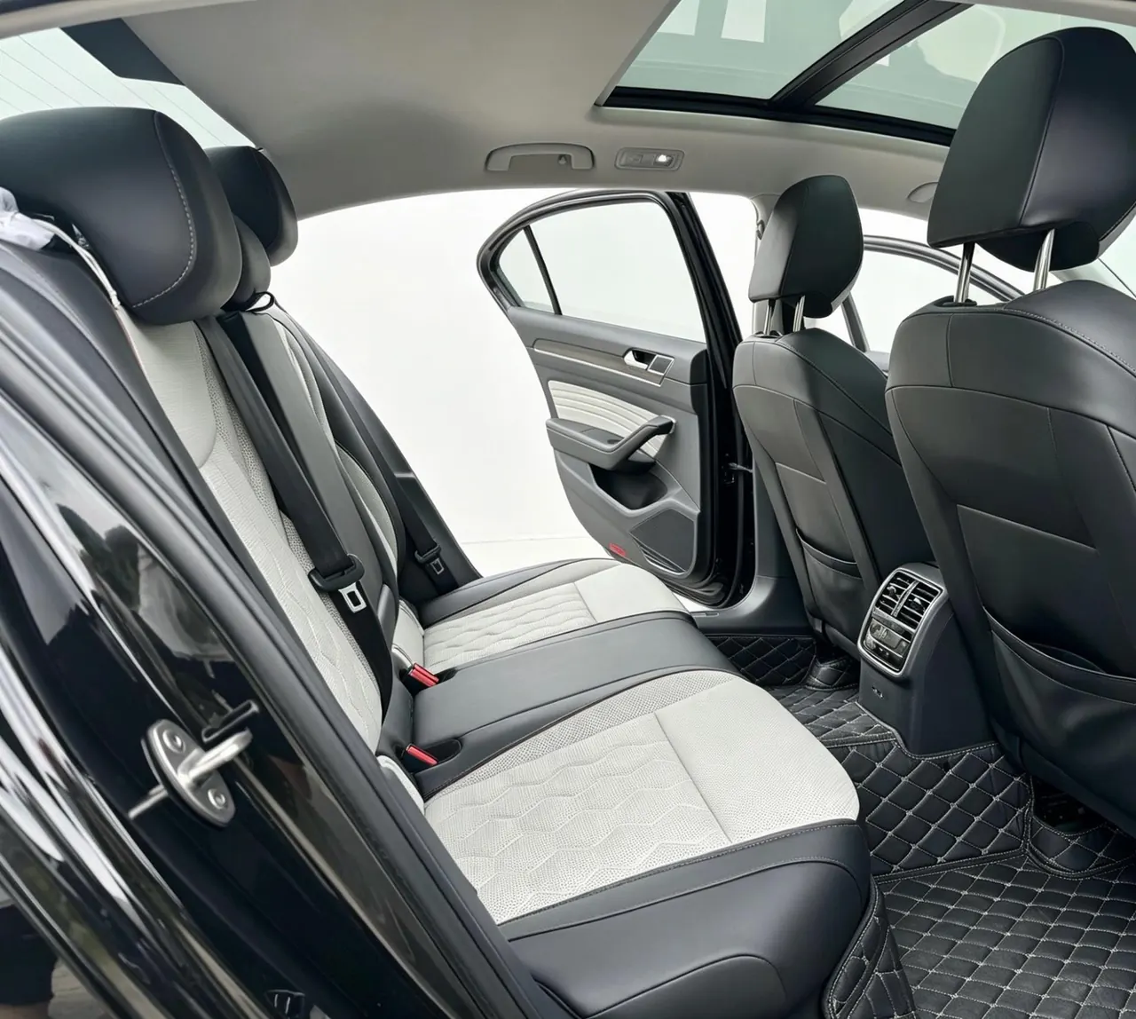 Volkswagen 2026 Magotan 2.0TSI 380TSI 30 million selected luxury automatic gear 8