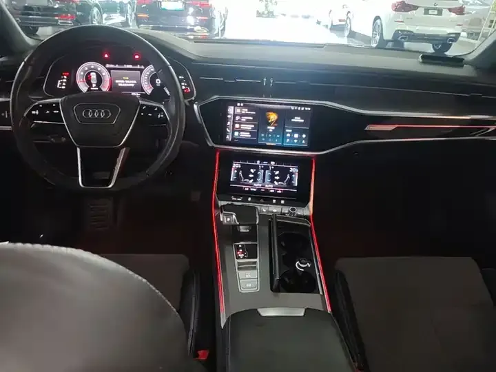 Audi A6L 2023 model changed to 45 TFSI dynamic model 10