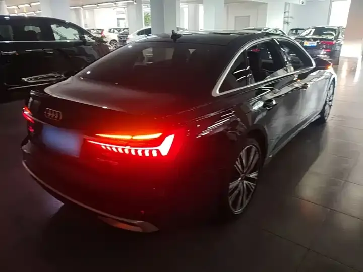 Audi A6L 2023 model changed to 45 TFSI dynamic model 7