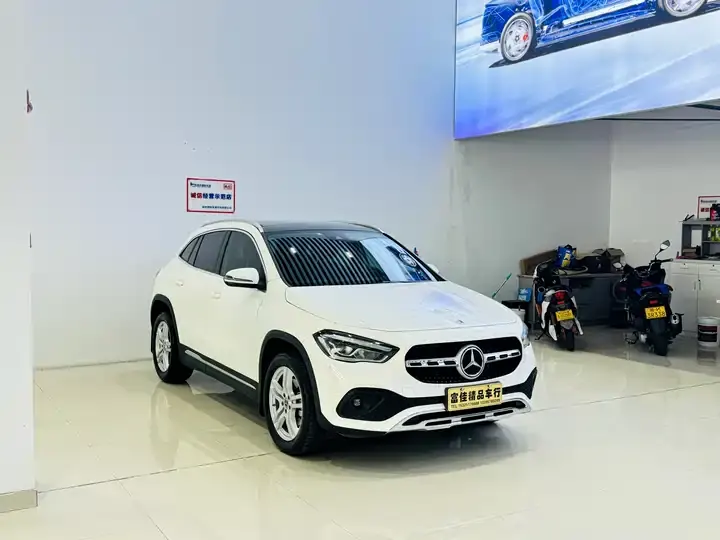 Mercedes Benz GLA 2023 GLA 200 - View 1