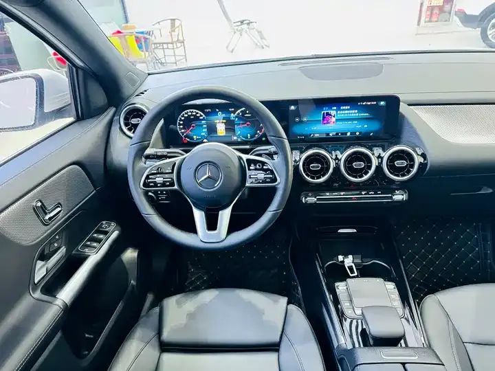 Mercedes Benz GLA 2023 GLA 200 11