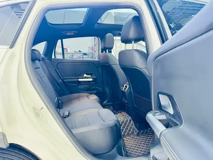 Mercedes Benz GLA 2023 GLA 200 8