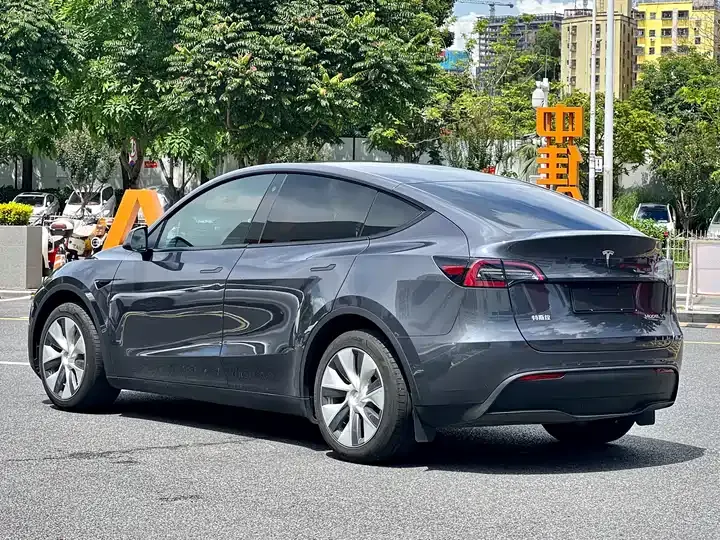 Model Y 2022 long-range all-wheel drive 12