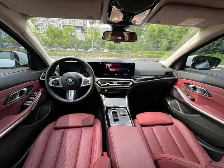 BMW i3 2022 eDrive 35 L 9