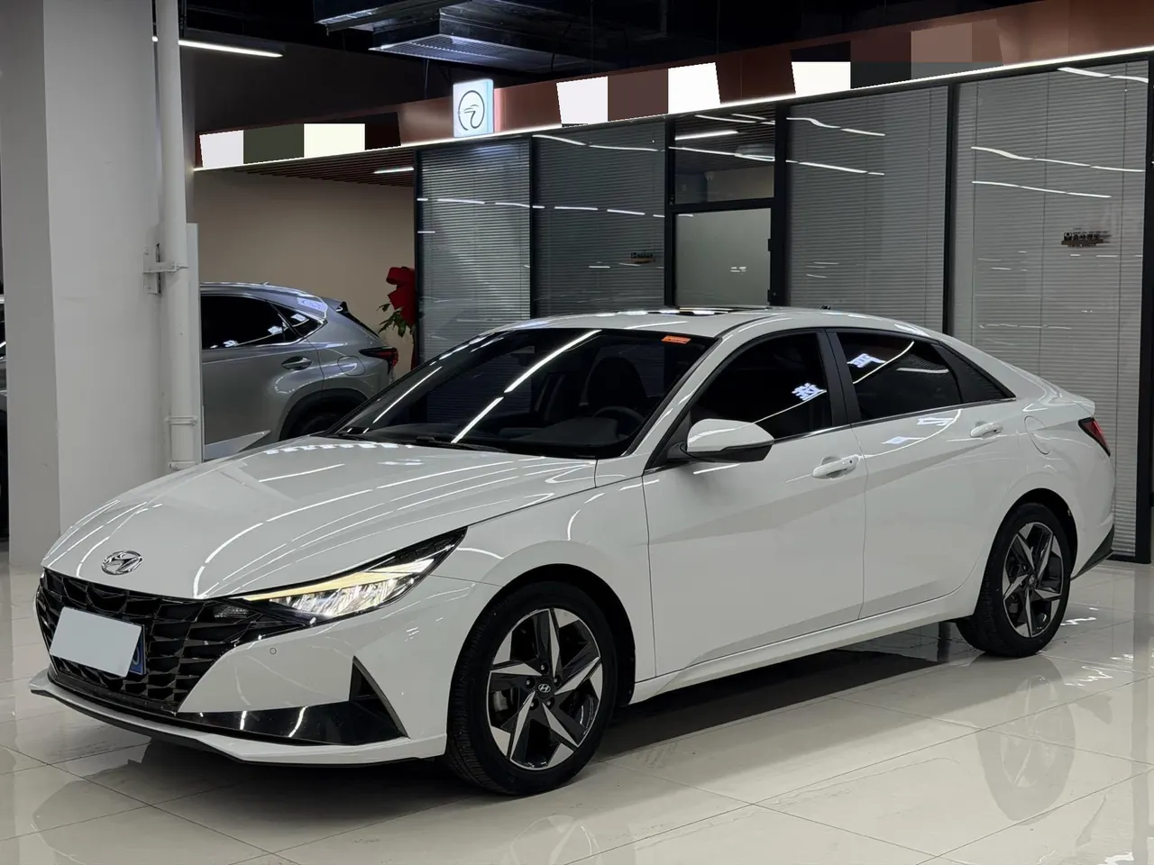 Hyundai 2022 Elantra -3-compartment 1.5 stepless LUX premium automatic gear - View 1