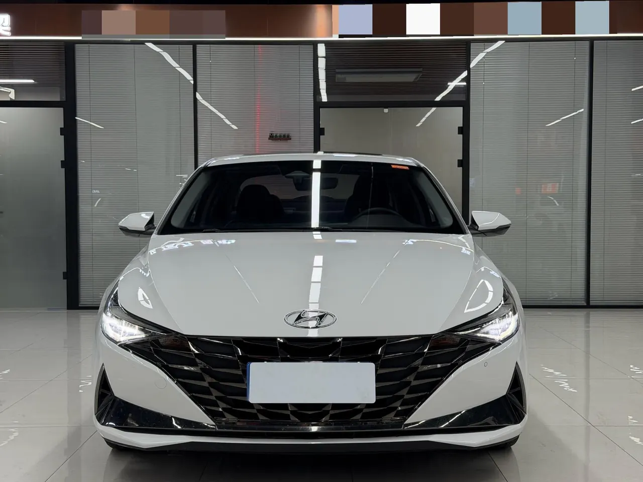 Hyundai 2022 Elantra -3-compartment 1.5 stepless LUX premium automatic gear 2