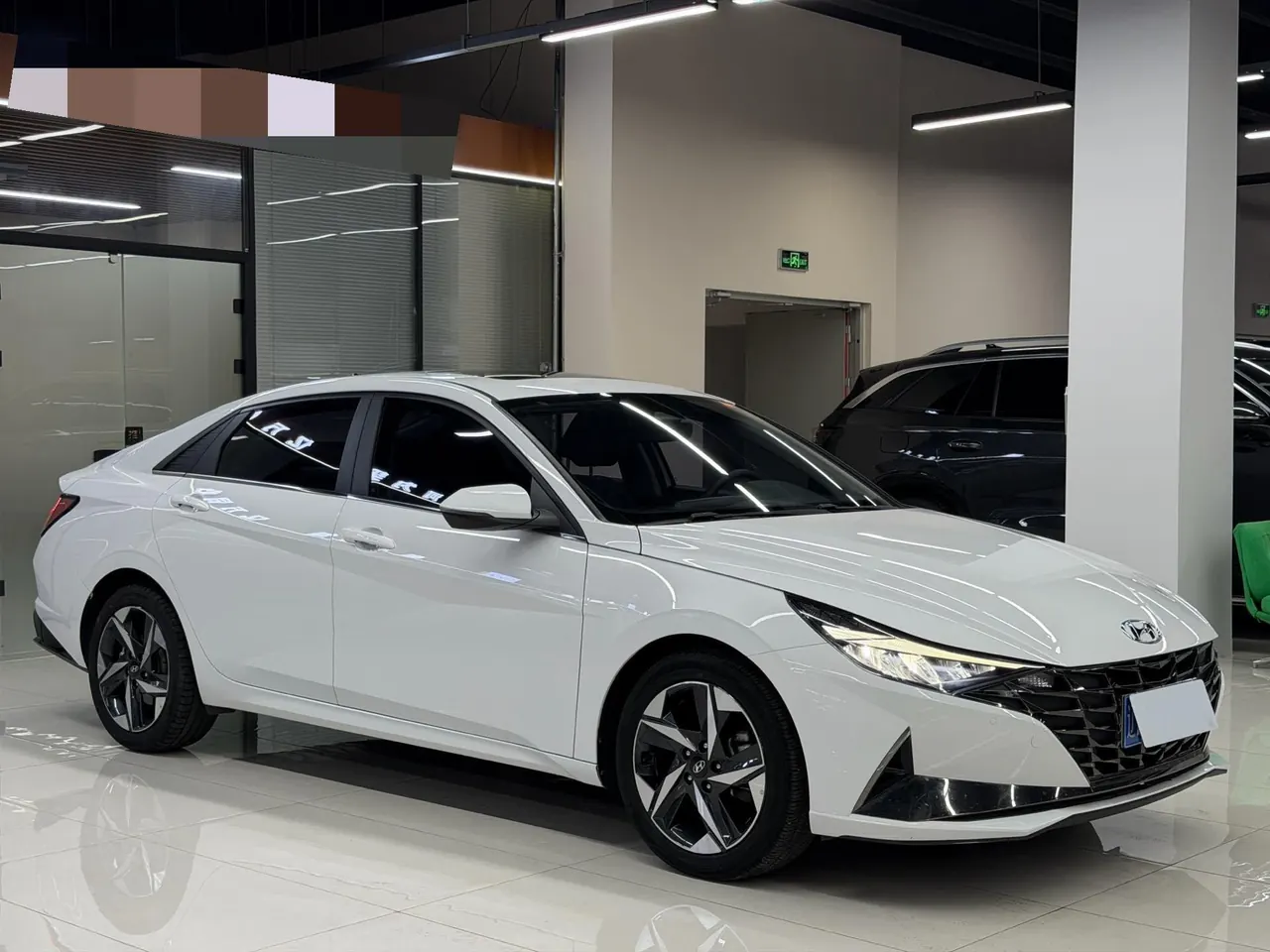 Hyundai 2022 Elantra -3-compartment 1.5 stepless LUX premium automatic gear 3