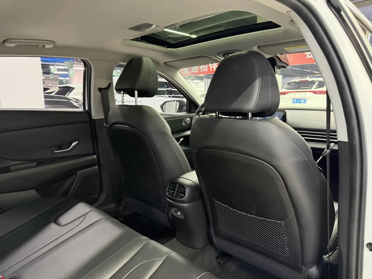 Hyundai 2022 Elantra -3-compartment 1.5 stepless LUX premium automatic gear 5