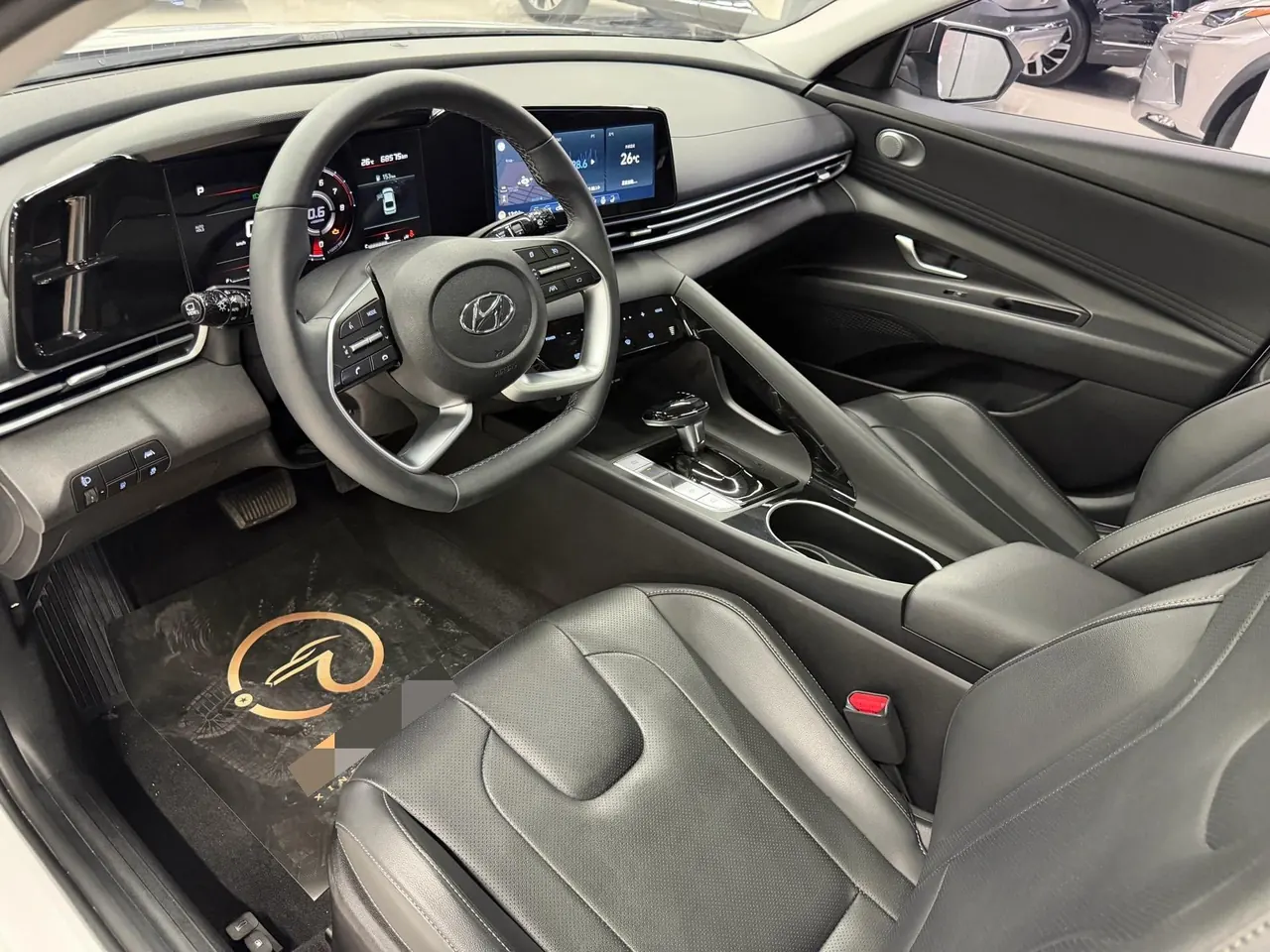 Hyundai 2022 Elantra -3-compartment 1.5 stepless LUX premium automatic gear 7