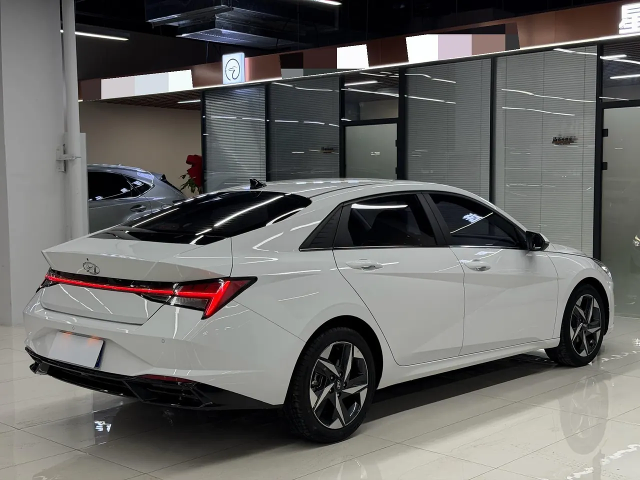 Hyundai 2022 Elantra -3-compartment 1.5 stepless LUX premium automatic gear 8