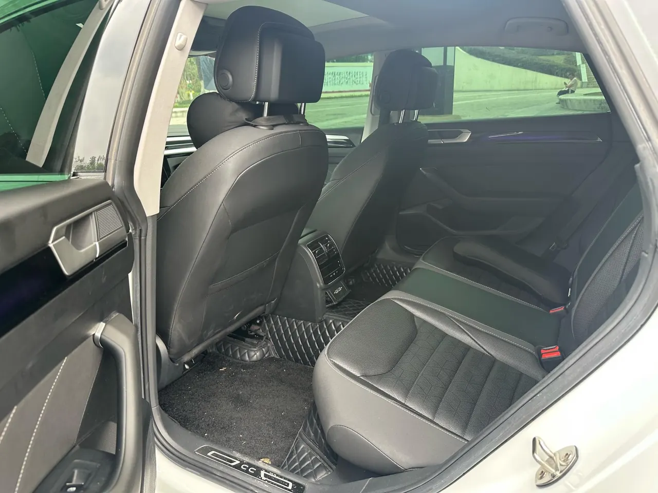 Volkswagen 2023 CC 2.0TSI 380TSI eye-catching automatic gear 4