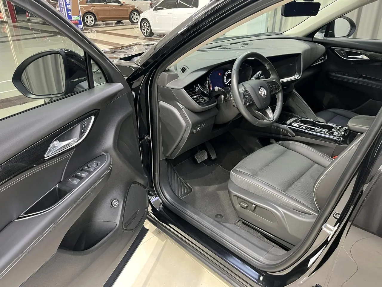 Buick 2023 Angkewei Plus 48V 2.0T 652T 4-wheel drive luxury 5-seat automatic gear 6