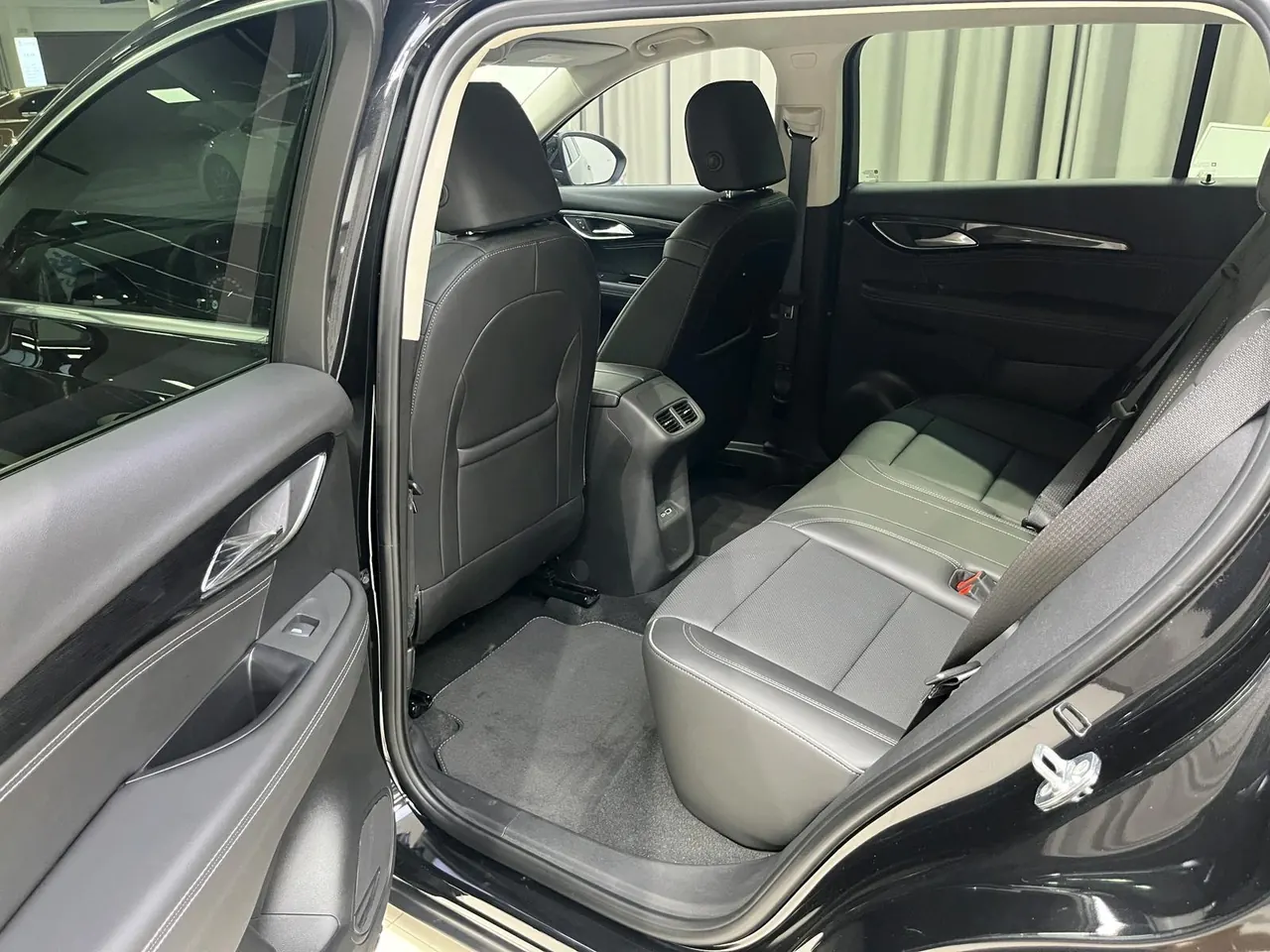 Buick 2023 Angkewei Plus 48V 2.0T 652T 4-wheel drive luxury 5-seat automatic gear 7