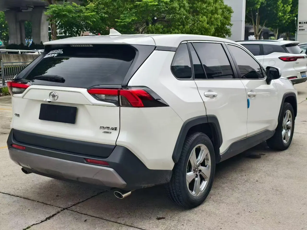 Toyota 2020 RAV4 Rongfeng 2.0 Stepless Four-wheel Drive Fashion Edition Automatic Gear 6
