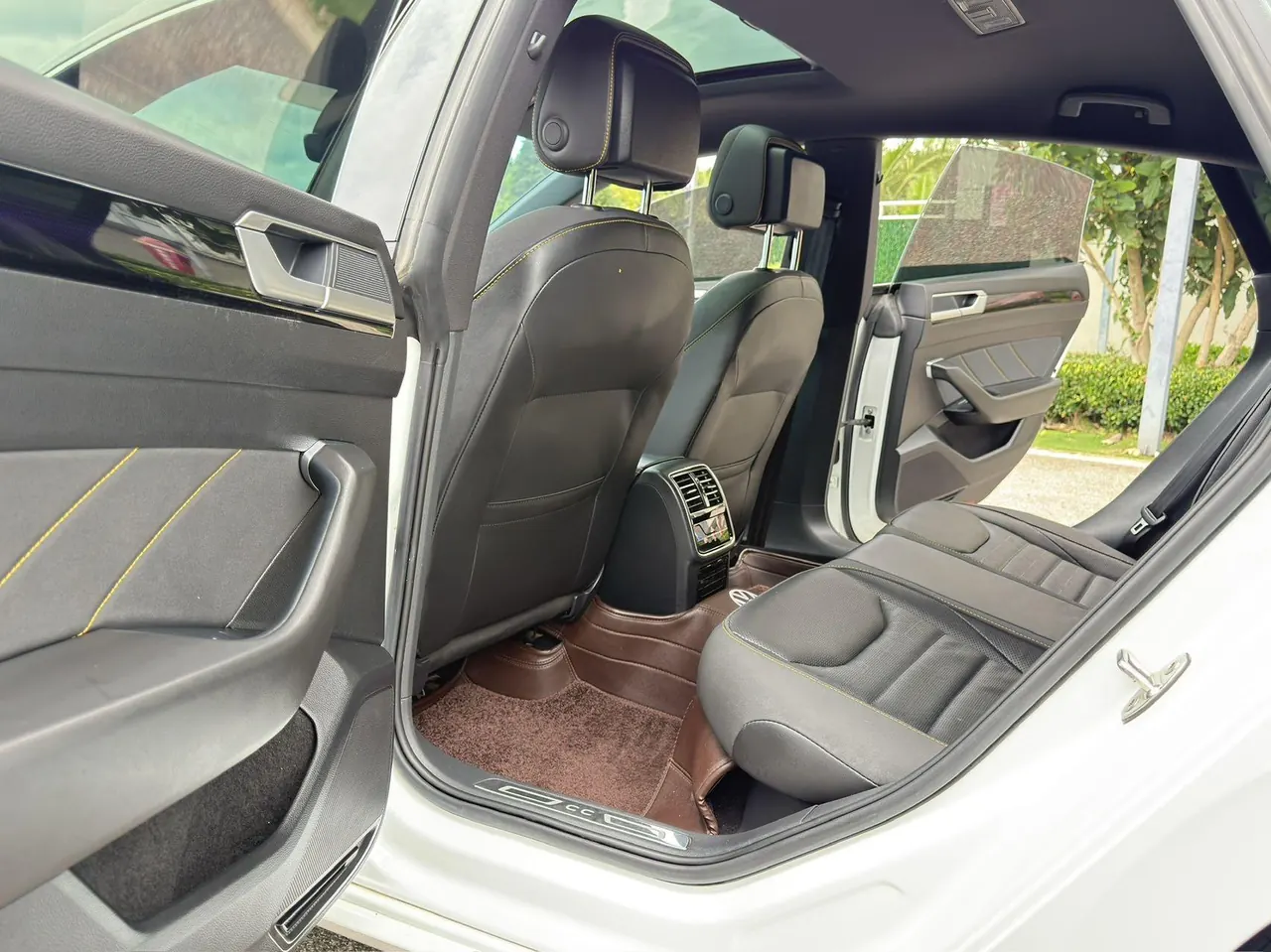 Volkswagen 2023 CC 2.0TSI 380TSI eye-catching automatic gear 9