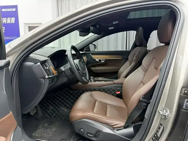 Volvo S90 2021 B5 Zhiyi Deluxe Edition 4