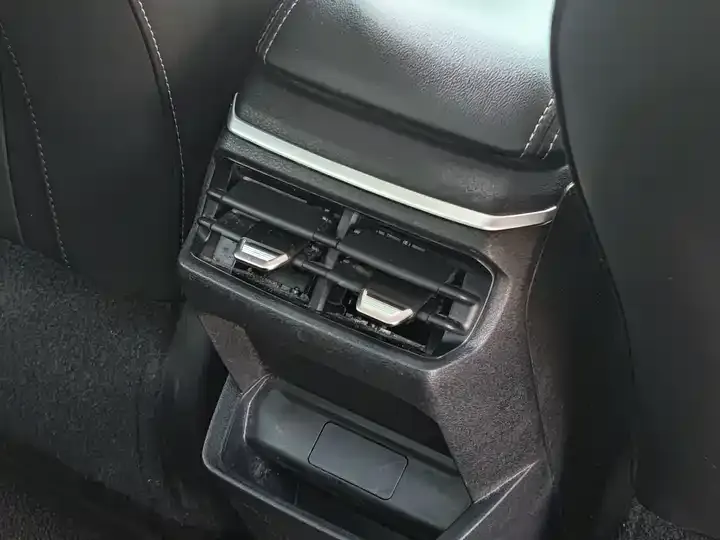 Emgrand 2025 4th Generation 1.5L CVT Longteng Edition 11