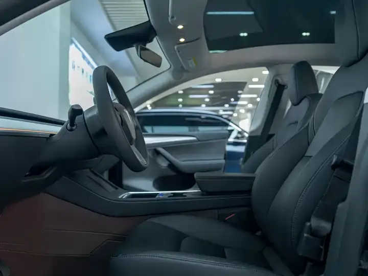 Model Y 2023 rear-wheel drive version 12