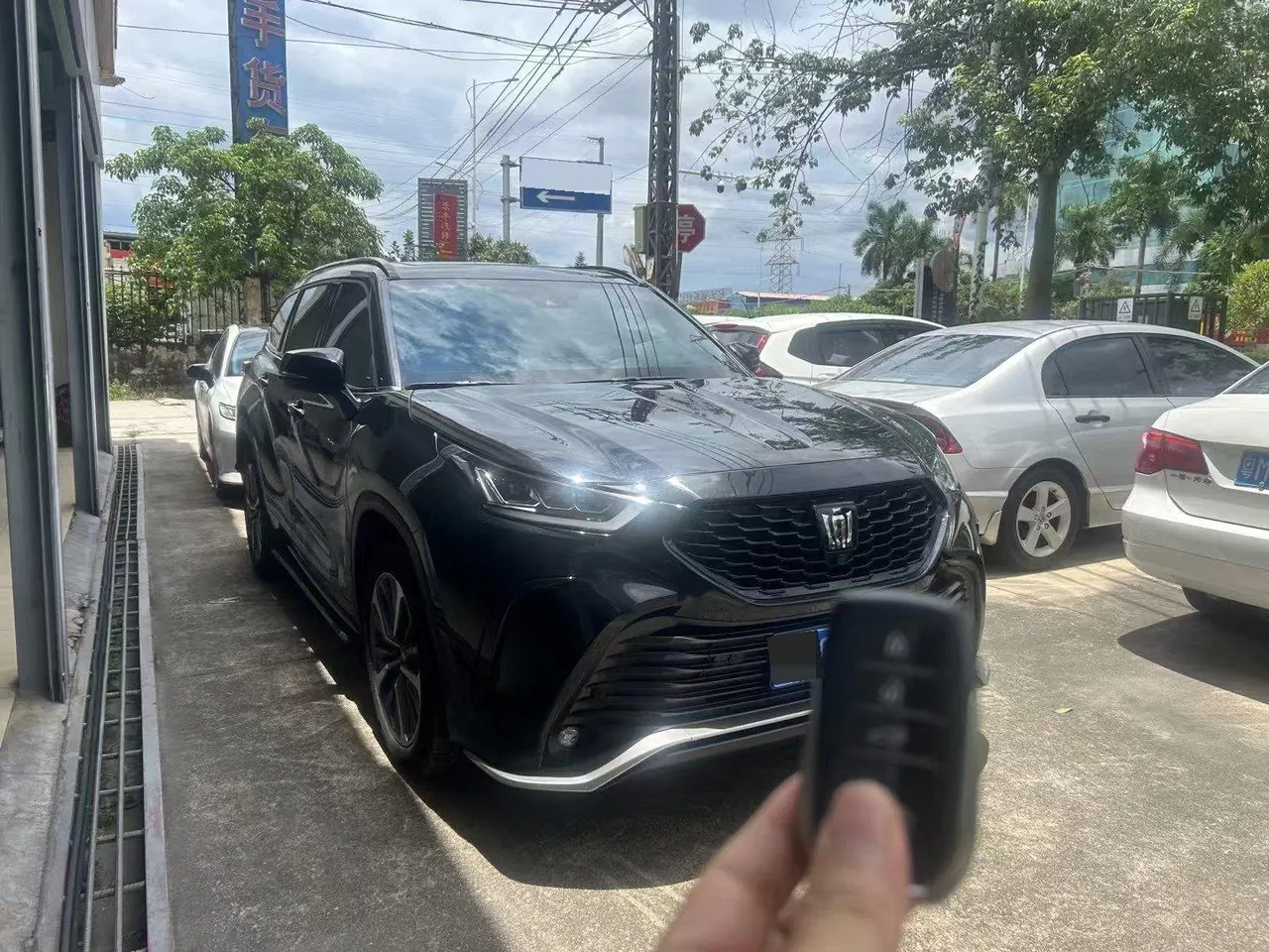Toyota 2024 Crown Land Release HEV 2.5 Stepless Four-wheel Drive Premium Edition Automatic Gear 3