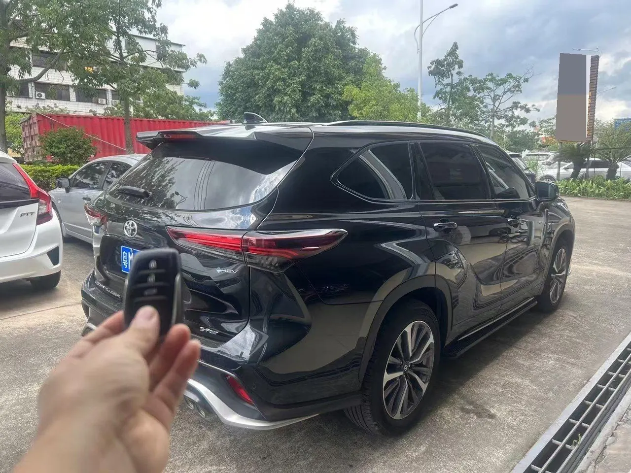 Toyota 2024 Crown Land Release HEV 2.5 Stepless Four-wheel Drive Premium Edition Automatic Gear 5
