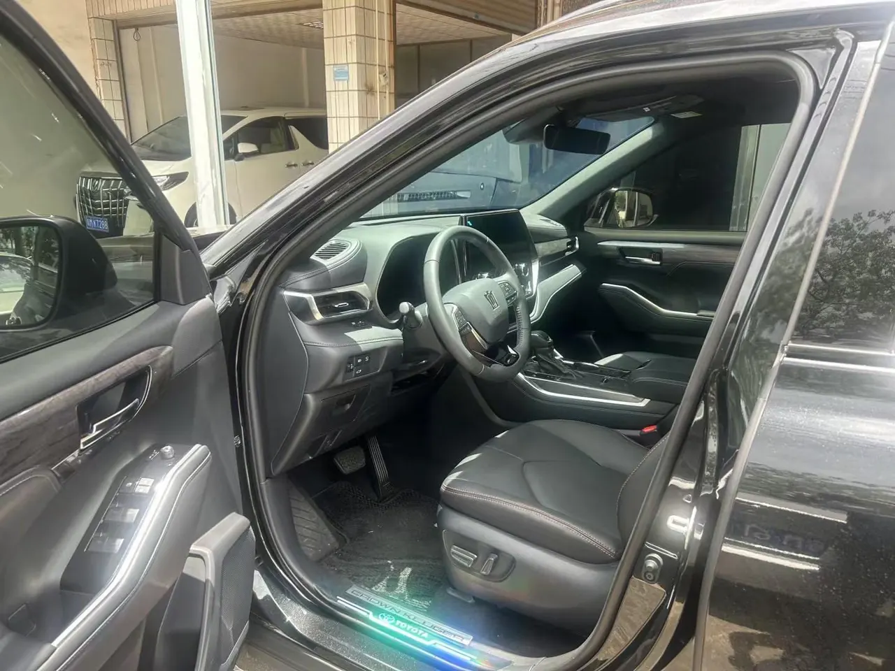 Toyota 2024 Crown Land Release HEV 2.5 Stepless Four-wheel Drive Premium Edition Automatic Gear 6