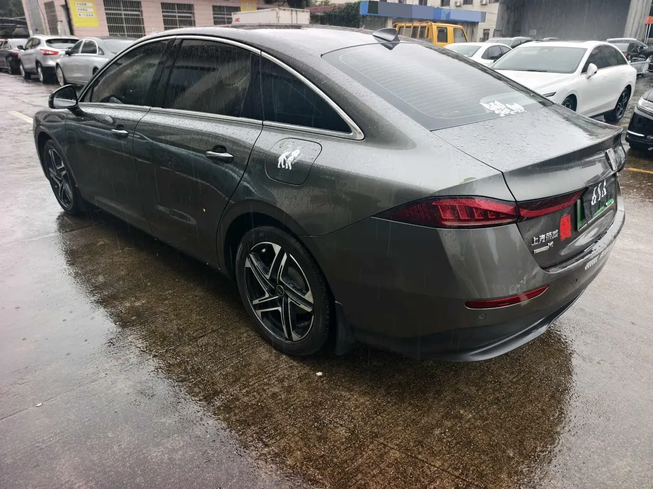 Roewe 2023 D7 DMH 1.5 125km Exceed Edition Automatic Gear 5