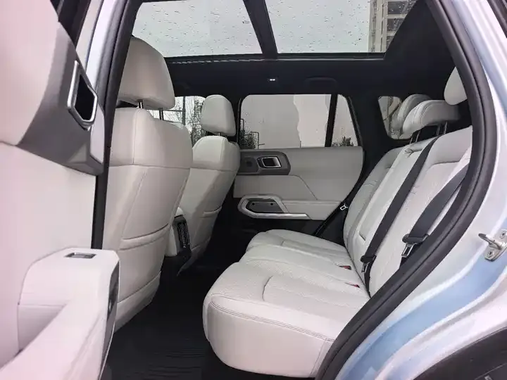 Titanium 3 2025 501KM Rear Drive Max Edition 11