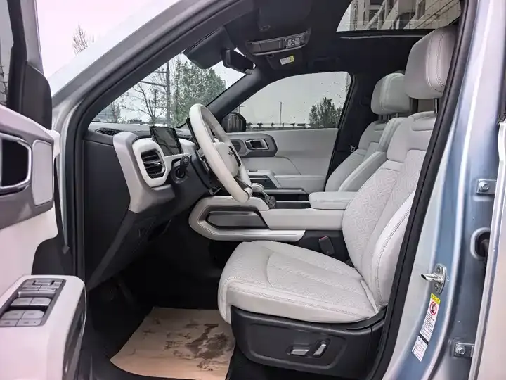 Titanium 3 2025 501KM Rear Drive Max Edition 9