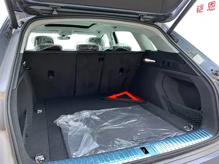 Audi e-tron 2021 50 quattro Luxury Model 11