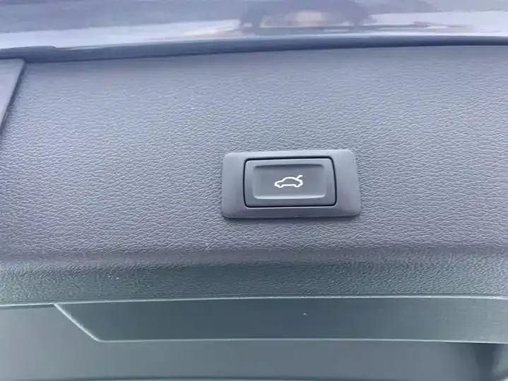 Audi e-tron 2021 50 quattro Luxury Model 10
