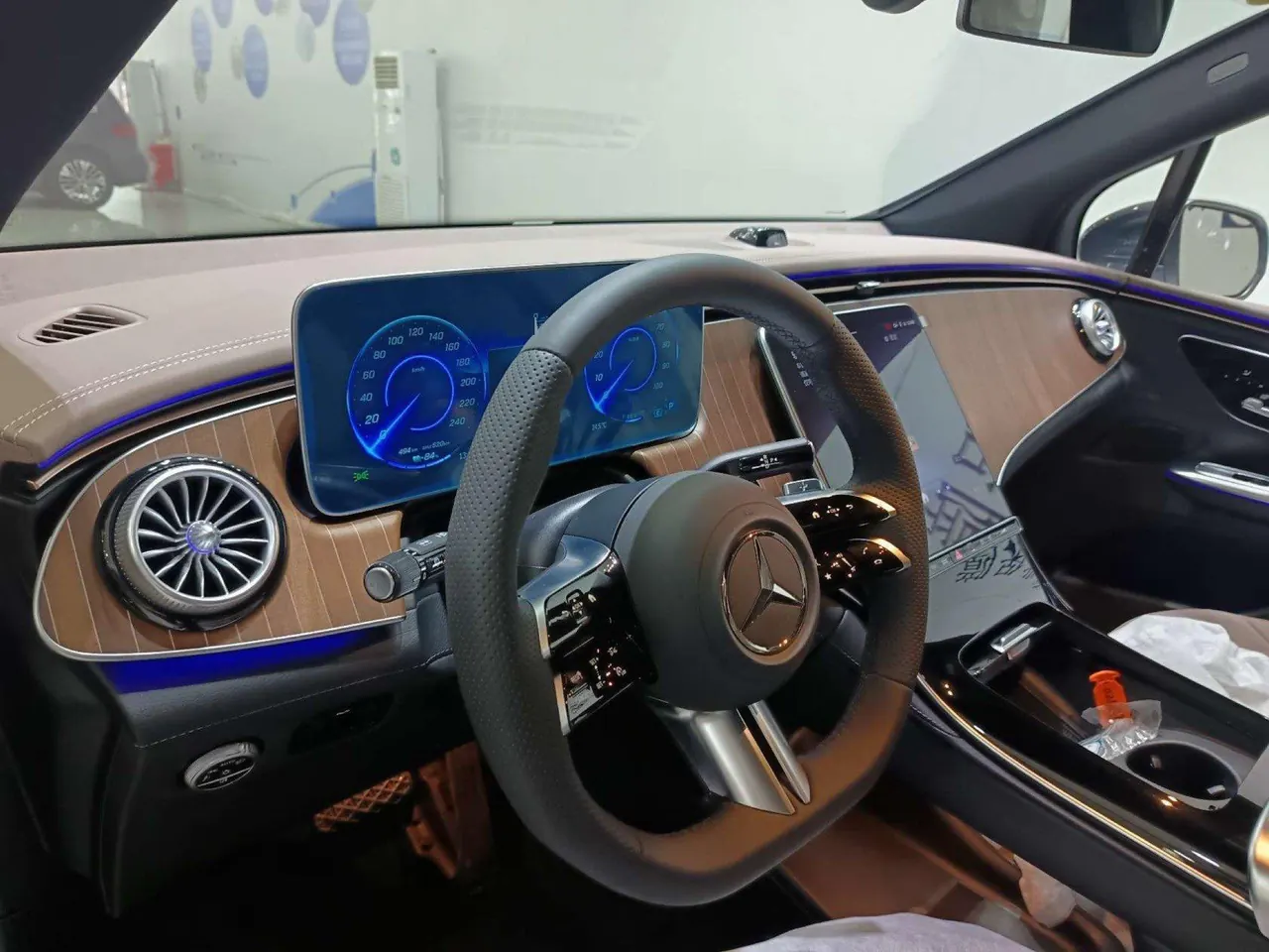 Mercedes Benz 2026 EQE SUV 500 4MATIC EQE SUV 500 4MATIC Pioneer Edition Automatic 7