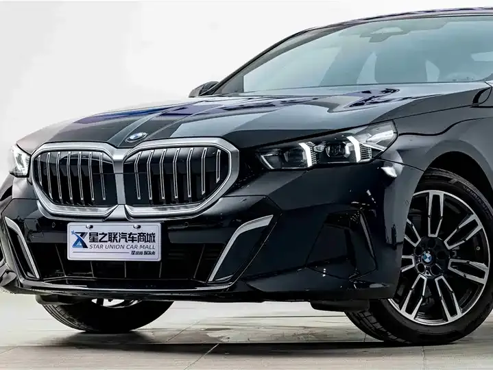 BMW 5 Series 2024 525Li M Sports Suit 2