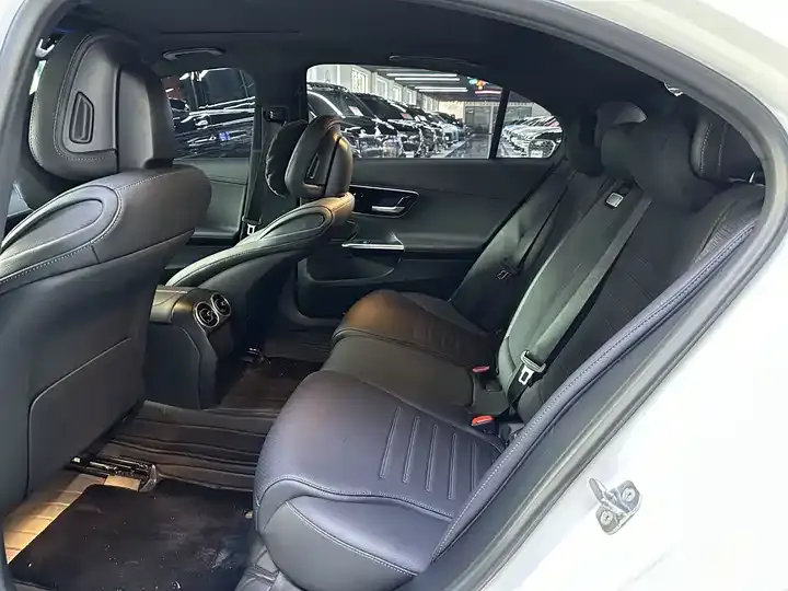 Mercedes Benz Class C 2024 C 200 L Sports Edition 5