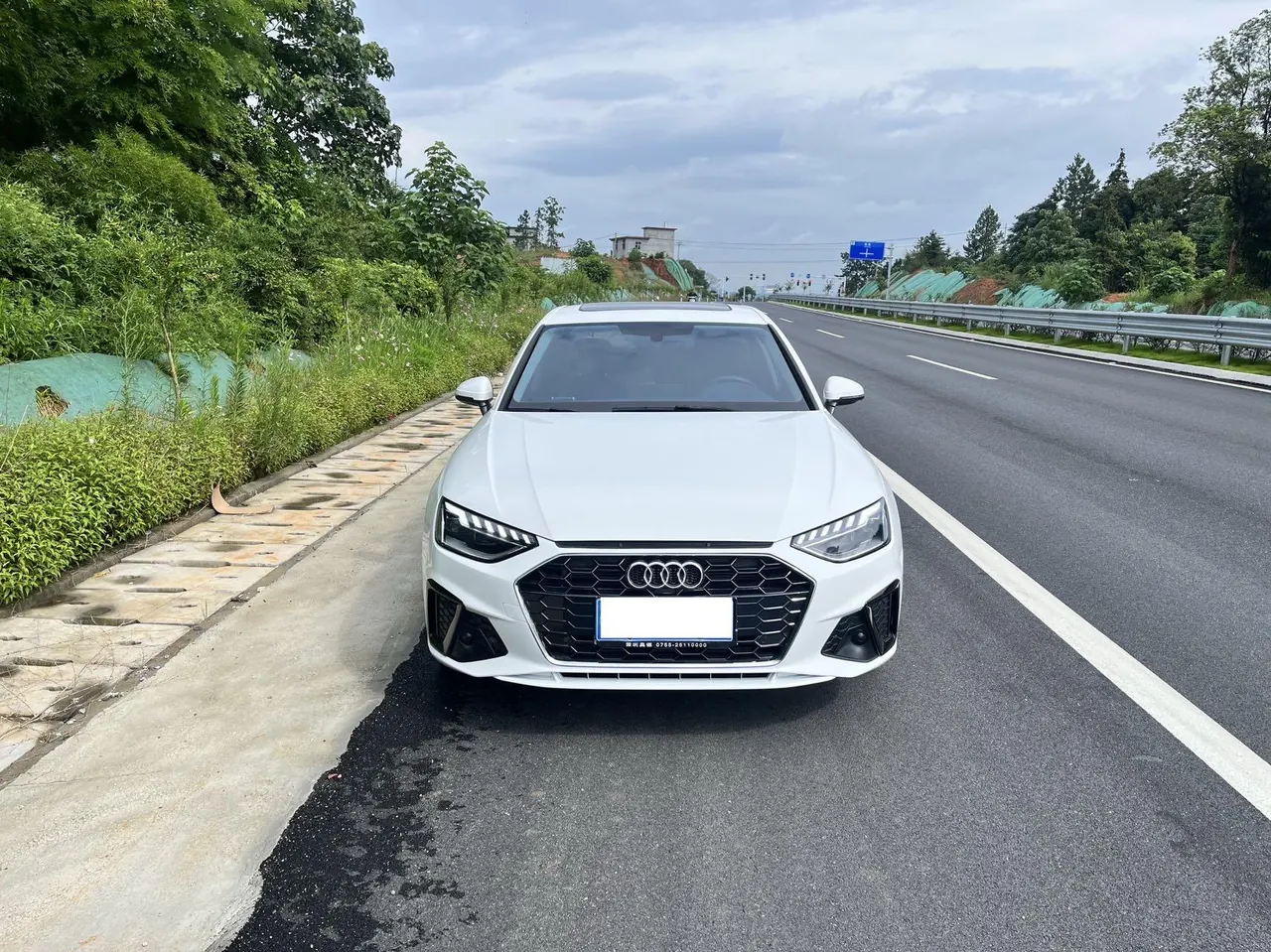 Audi 2024 A4L 2.0TFSI 40TFSI Fashion Dynamic Automatic 2