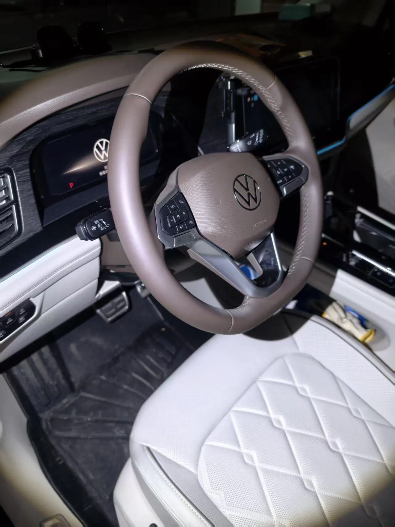Volkswagen 2024 models of Wei ran (Viloran) 2.0TSI 380TSI flagship automatic gear 4