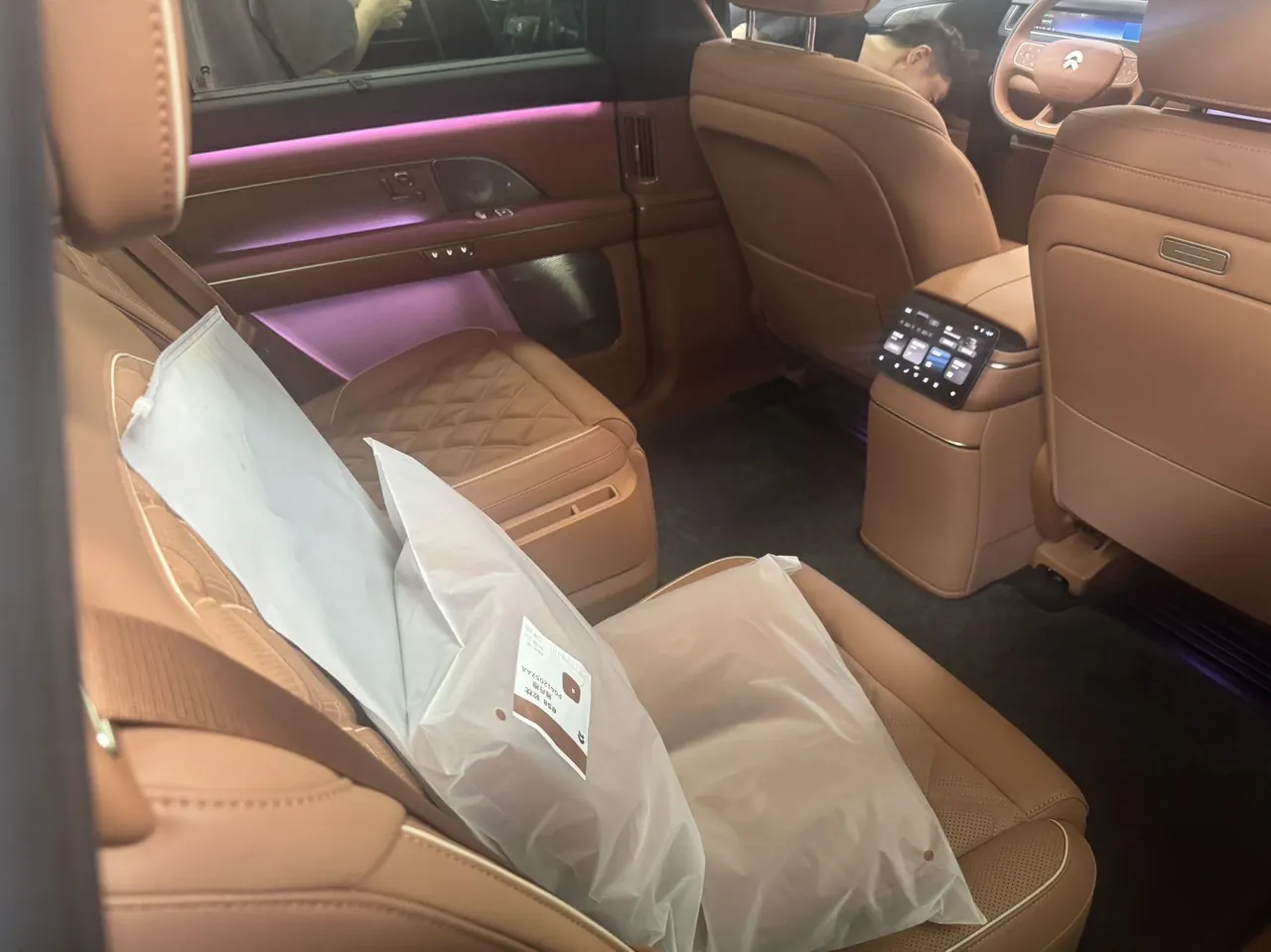 NIO 2026 ES8 6-seat executive deluxe automatic gear 3