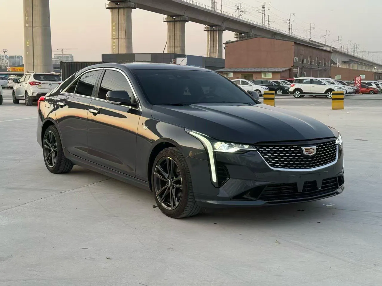 Cadillac 2022 CT4 2.0T 28T luxury automatic gear 3
