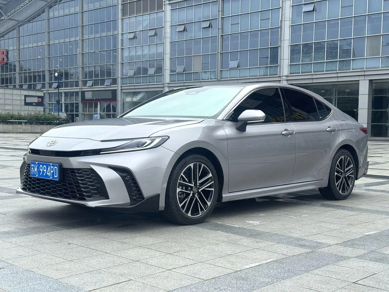 Toyota 2026 Camry Double Engine 2.0HSE Stepless Sports Lite Edition Automatic Gear - View 1