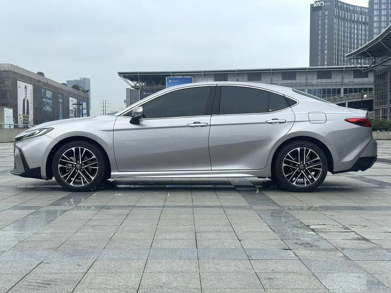 Toyota 2026 Camry Double Engine 2.0HSE Stepless Sports Lite Edition Automatic Gear 4