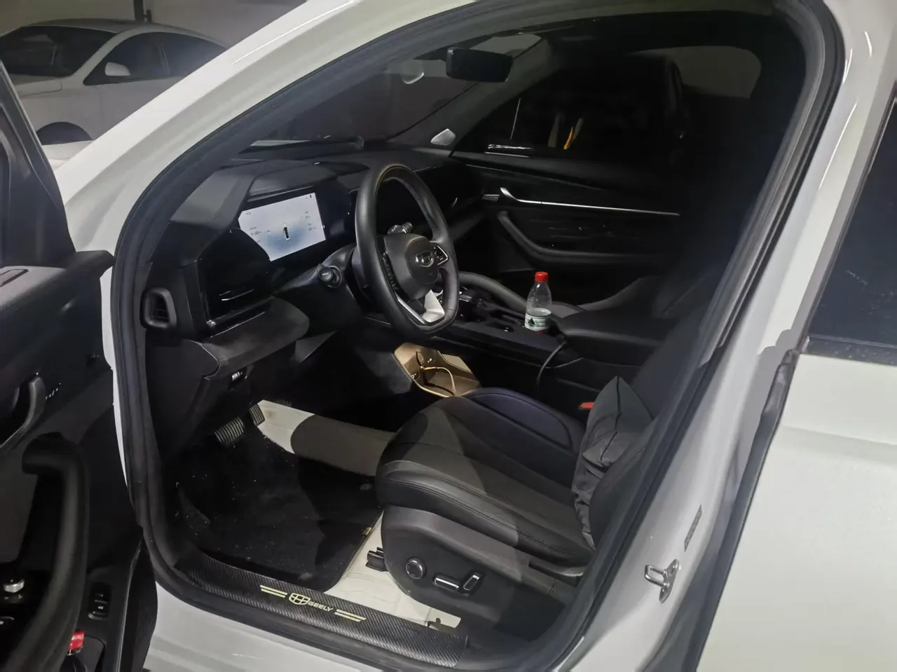 Geely 2024 XingyueL (Monjaro) 2.0TD High Power Two-Drive Enovate Edition Automatic Transmission 3