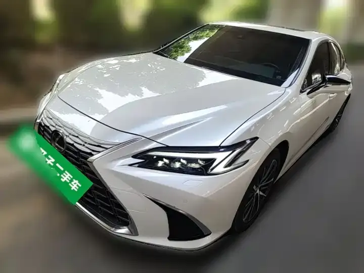 Open image lightbox: Lexus ES 2025 300h Premium Edition