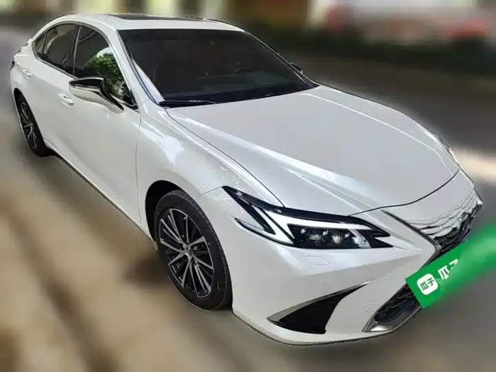 Lexus ES 2025 300h Premium Edition 7