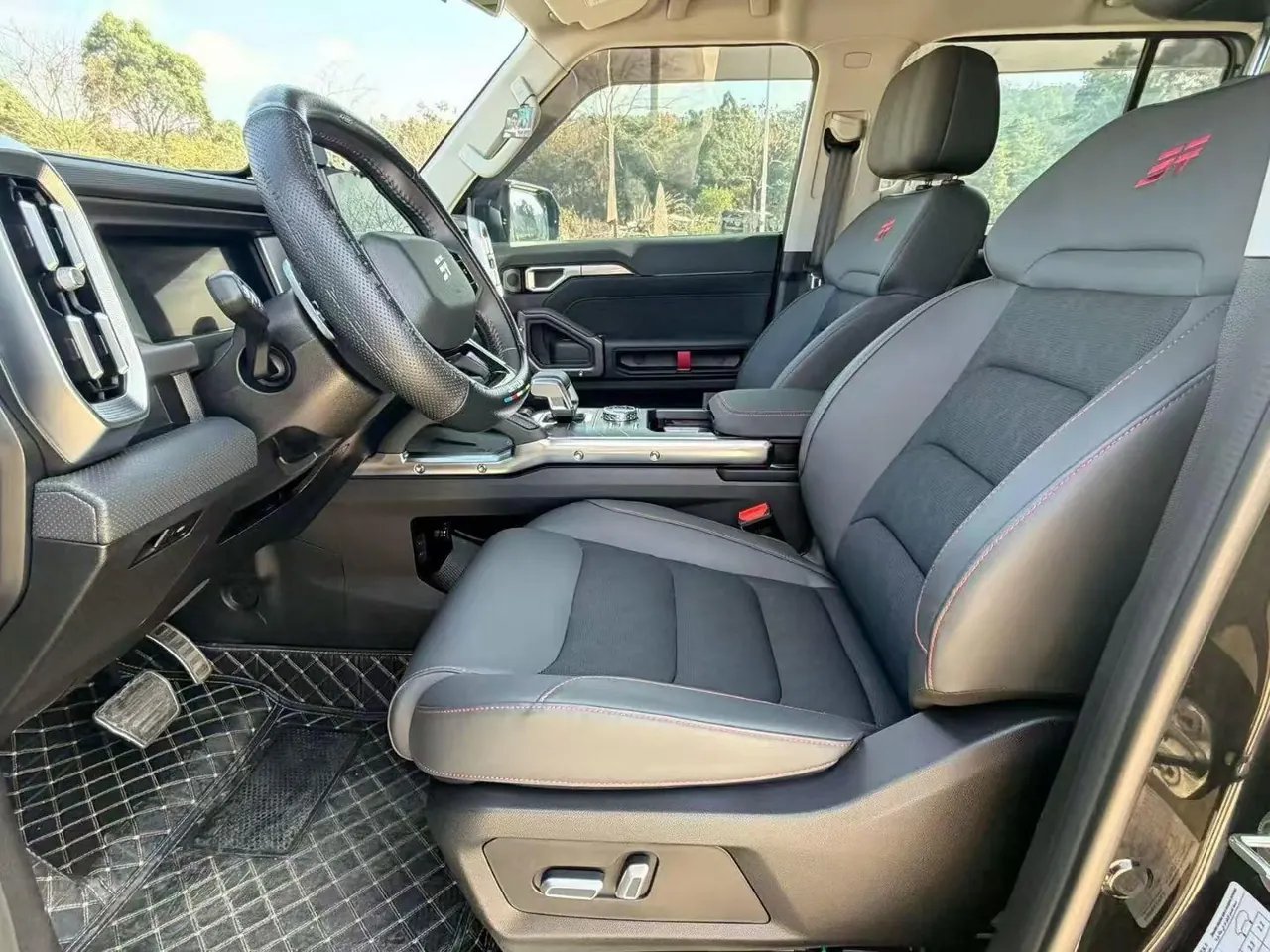 Jetour 2024 Traveler 2.0T Four-Wheel-Drive Cross-Country PRO Entertainment Version Automatic Transmission 5