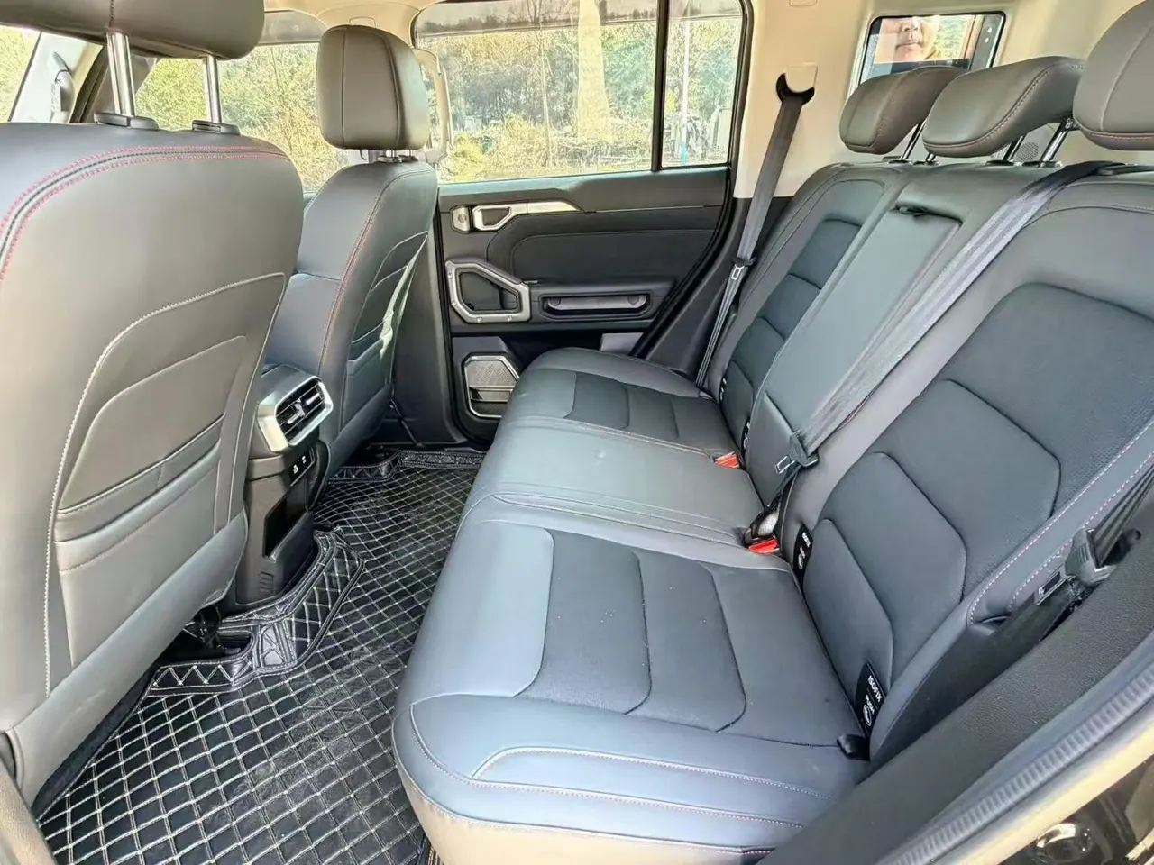 Jetour 2024 Traveler 2.0T Four-Wheel-Drive Cross-Country PRO Entertainment Version Automatic Transmission 6