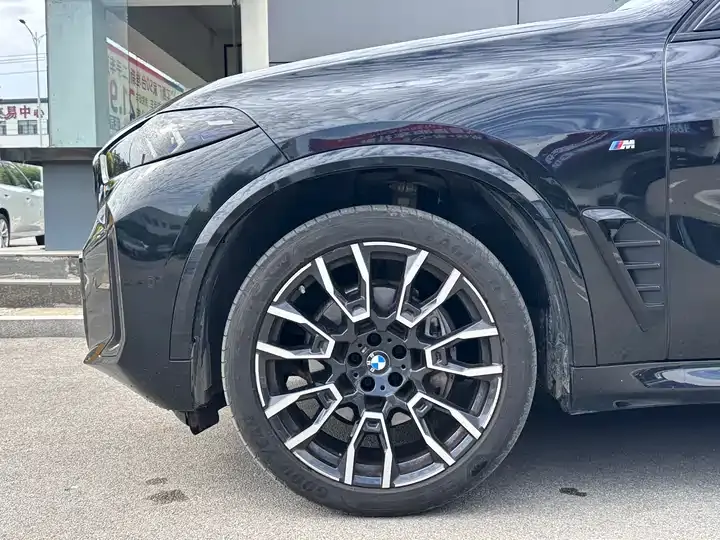 BMW X5 2023 xDrive 40Li M sports obsidian night suit 5