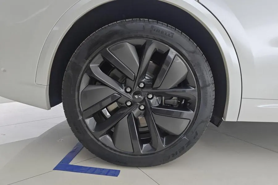 Li 2022 L9 1.5T Max Edition Automatic Gear 12