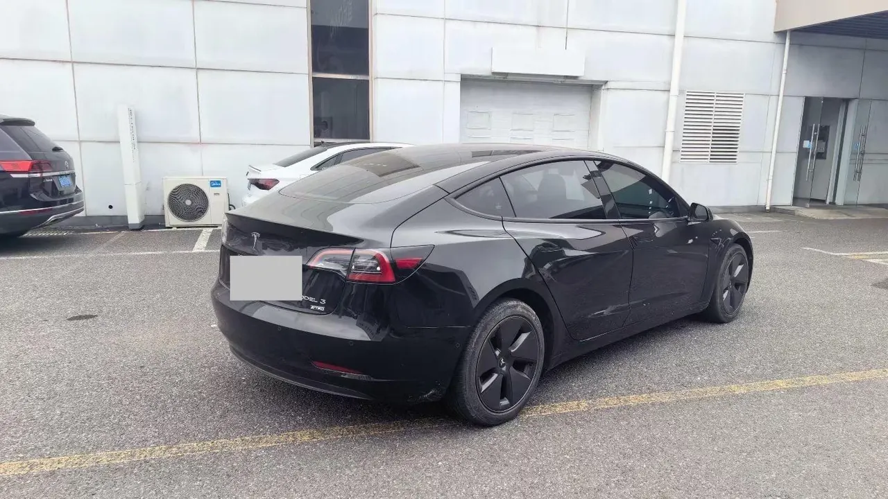Tesla 2022 Model 3 rear-wheel drive version of automatic transmission 3