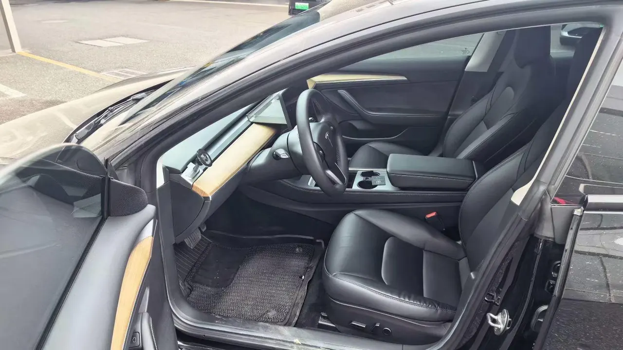 Tesla 2022 Model 3 rear-wheel drive version of automatic transmission 4