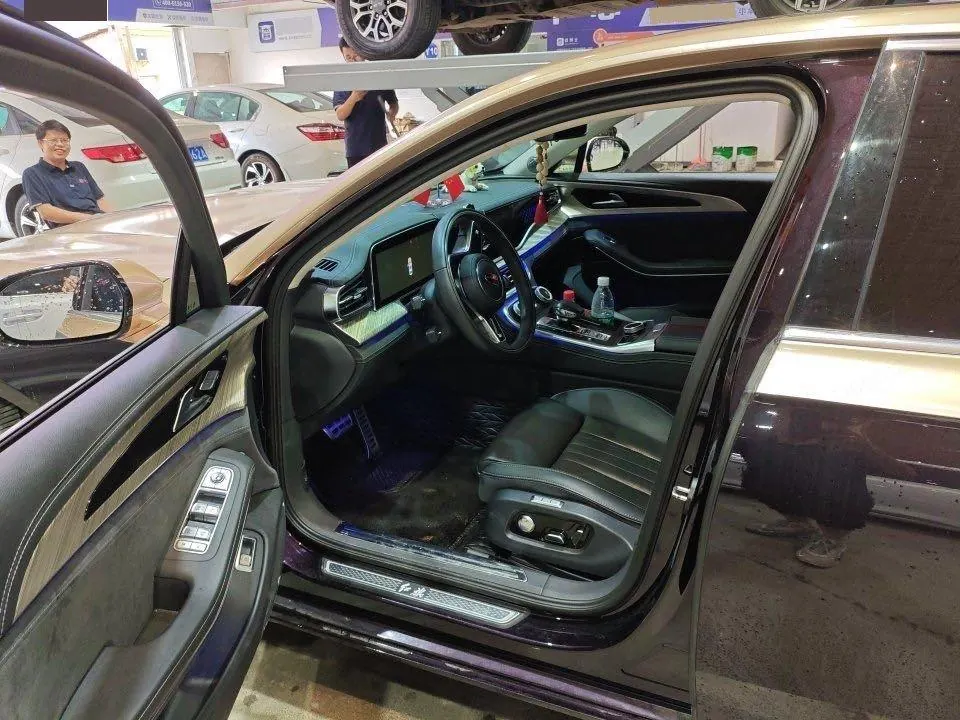 HongQi 2022 H9 48V 2.0T Zhilian Qi Chang Edition Automatic Gear 4